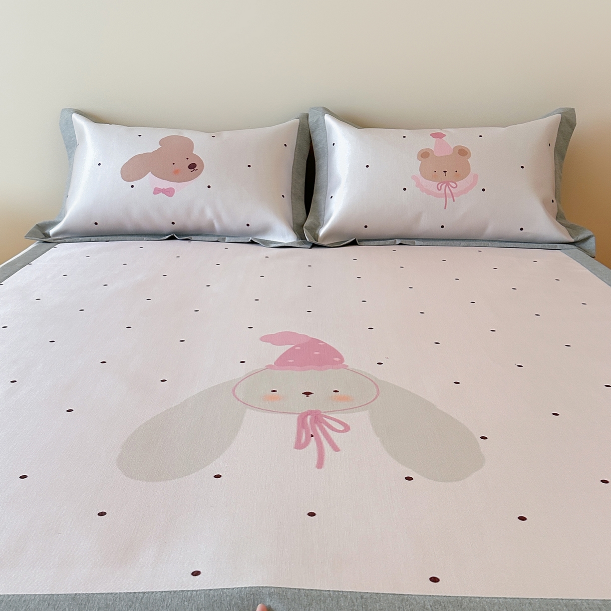 91家纺网 家纺一手货源 找家纺 JUICY 橘滋家纺 2026新款高端A类原创设计卡通数码印花冰丝席凉席 平席款月野波点