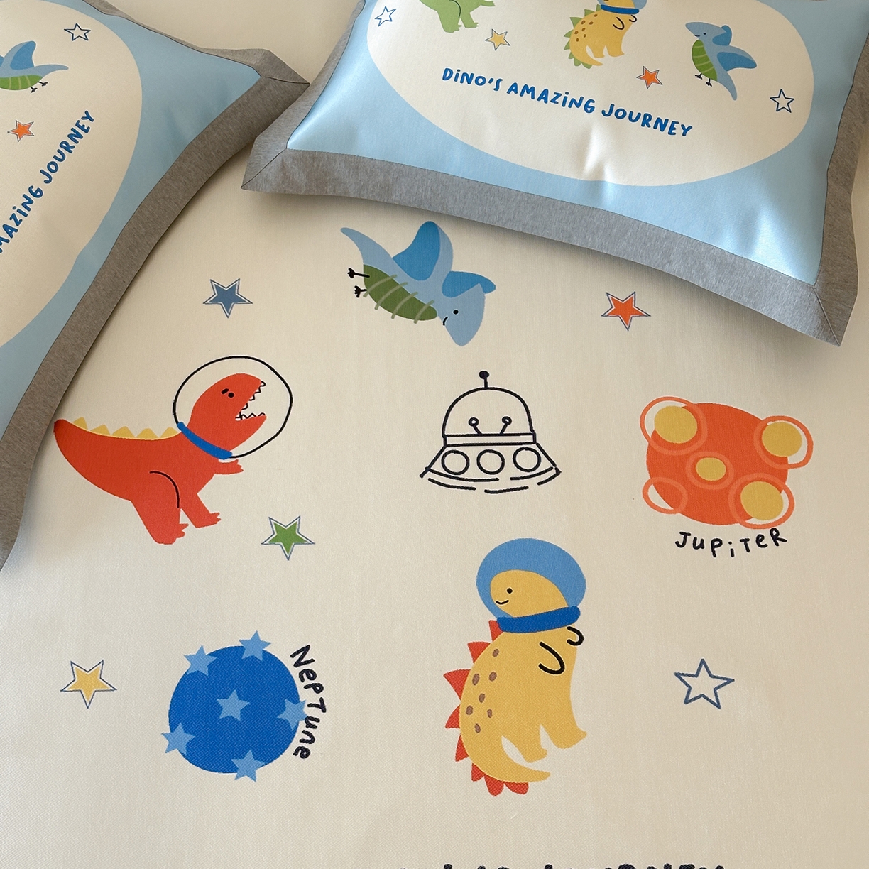 91家纺网 家纺一手货源 找家纺 JUICY 橘滋家纺 2026新款高端A类原创设计卡通数码印花冰丝席凉席 平席款侏罗纪