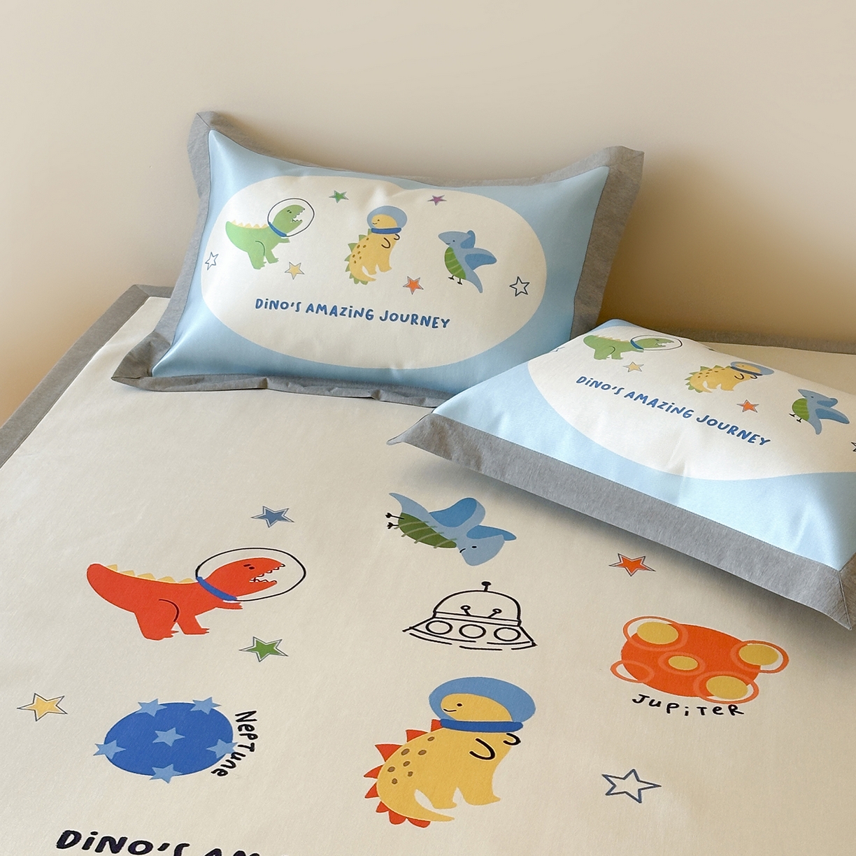 91家纺网 家纺一手货源 找家纺 JUICY 橘滋家纺 2026新款高端A类原创设计卡通数码印花冰丝席凉席 平席款侏罗纪