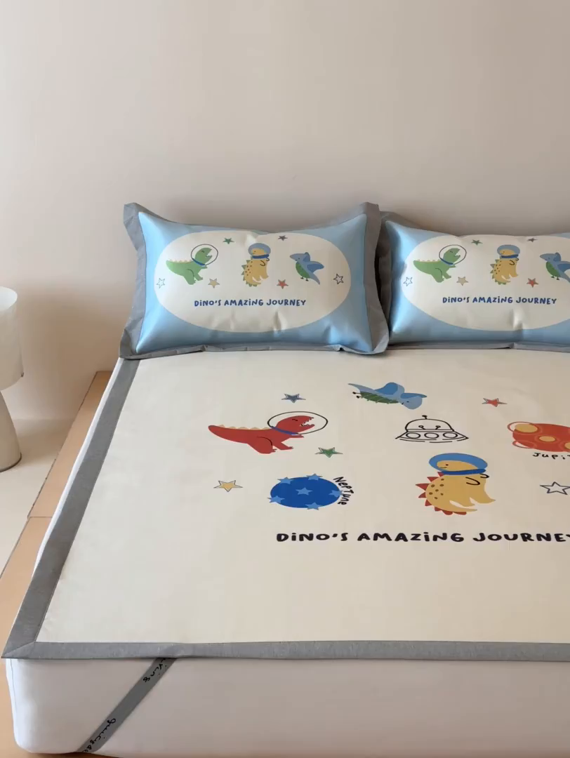 91家纺网 家纺一手货源 找家纺 JUICY 橘滋家纺 2026新款高端A类原创设计卡通数码印花冰丝席凉席 平席款侏罗纪