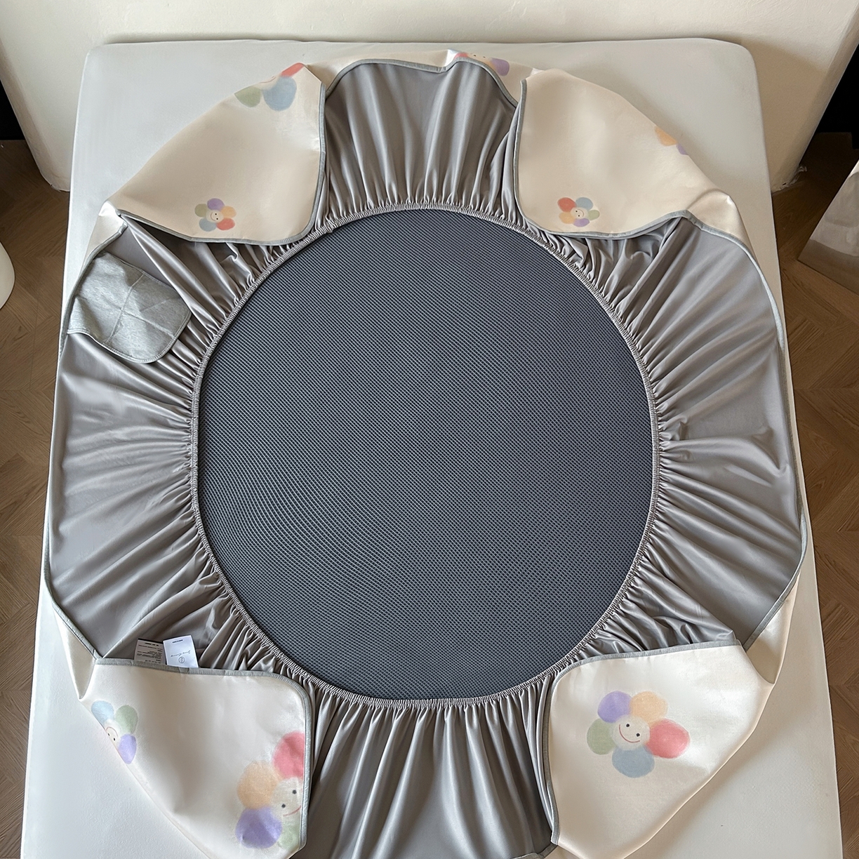 91家纺网 家纺一手货源 找家纺 JUICY 橘滋家纺 2026新款高端A类原创设计卡通数码印花冰丝席凉席 床笠款彩虹花