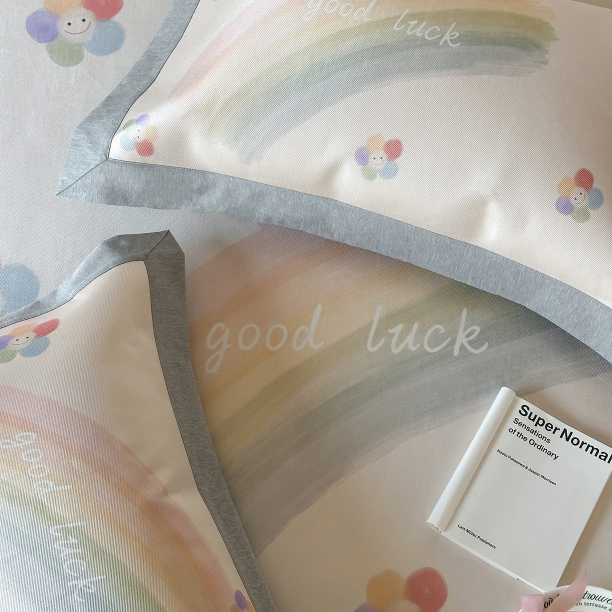 91家纺网 家纺一手货源 找家纺 JUICY 橘滋家纺 2026新款高端A类原创设计卡通数码印花冰丝席凉席 床笠款彩虹花