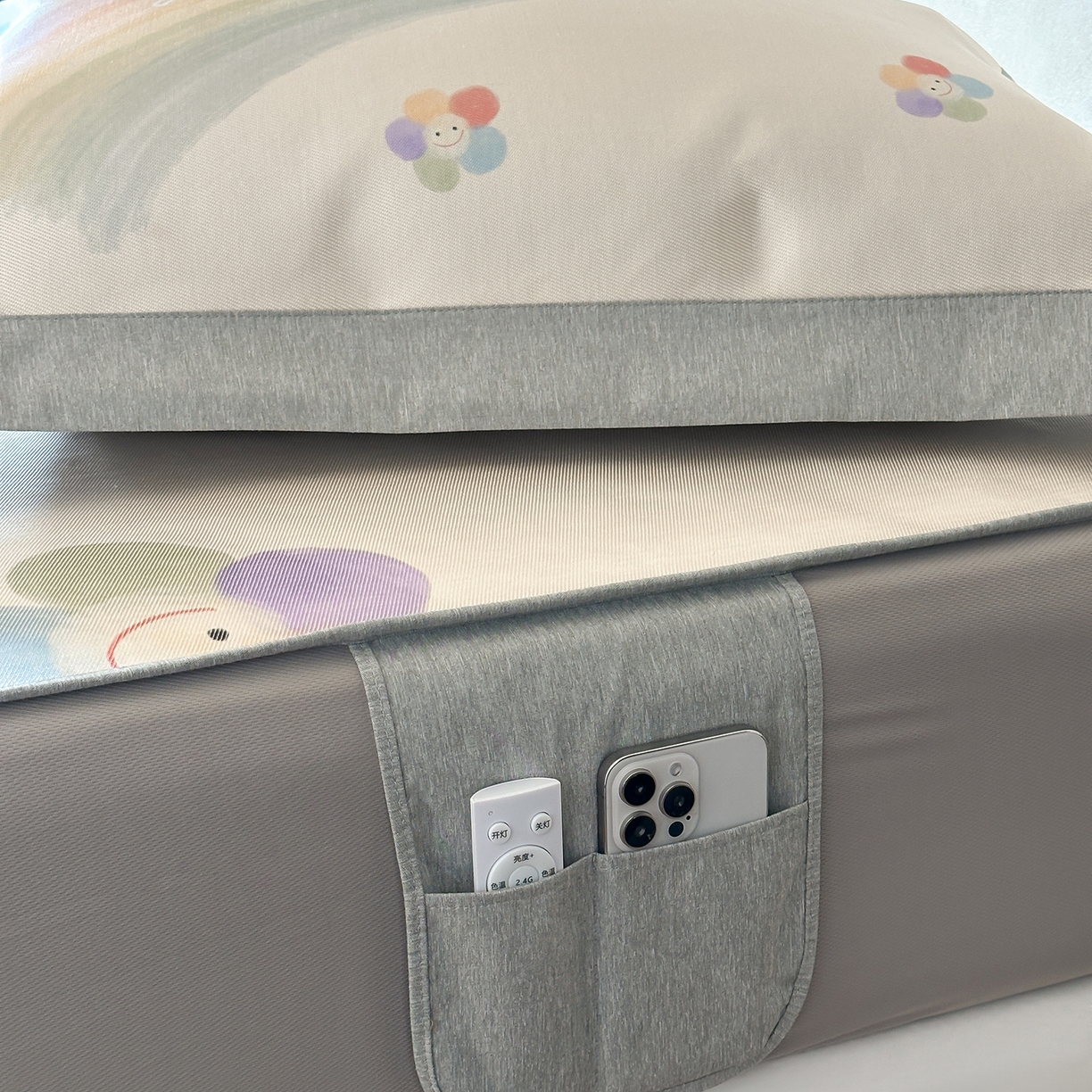 91家纺网 家纺一手货源 找家纺 JUICY 橘滋家纺 2026新款高端A类原创设计卡通数码印花冰丝席凉席 床笠款彩虹花