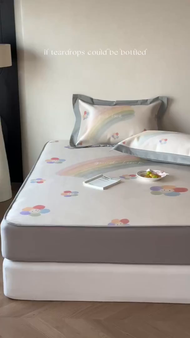 91家纺网 家纺一手货源 找家纺 JUICY 橘滋家纺 2026新款高端A类原创设计卡通数码印花冰丝席凉席 床笠款彩虹花