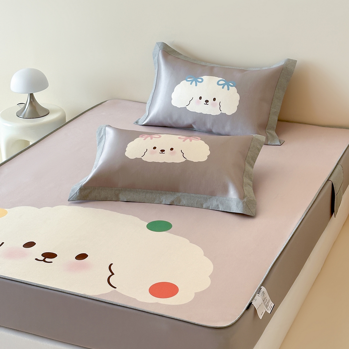 91家纺网 家纺一手货源 找家纺 JUICY 橘滋家纺 2026新款高端A类原创设计卡通数码印花冰丝席凉席 床笠款大耳朵腮红