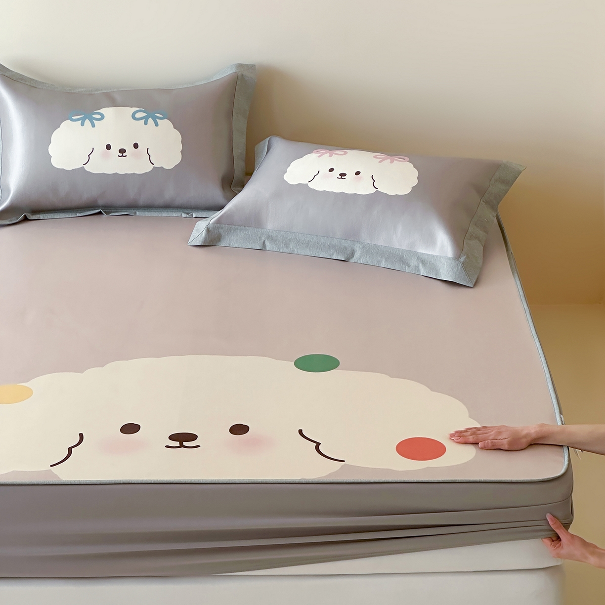 91家纺网 家纺一手货源 找家纺 JUICY 橘滋家纺 2026新款高端A类原创设计卡通数码印花冰丝席凉席 床笠款大耳朵腮红