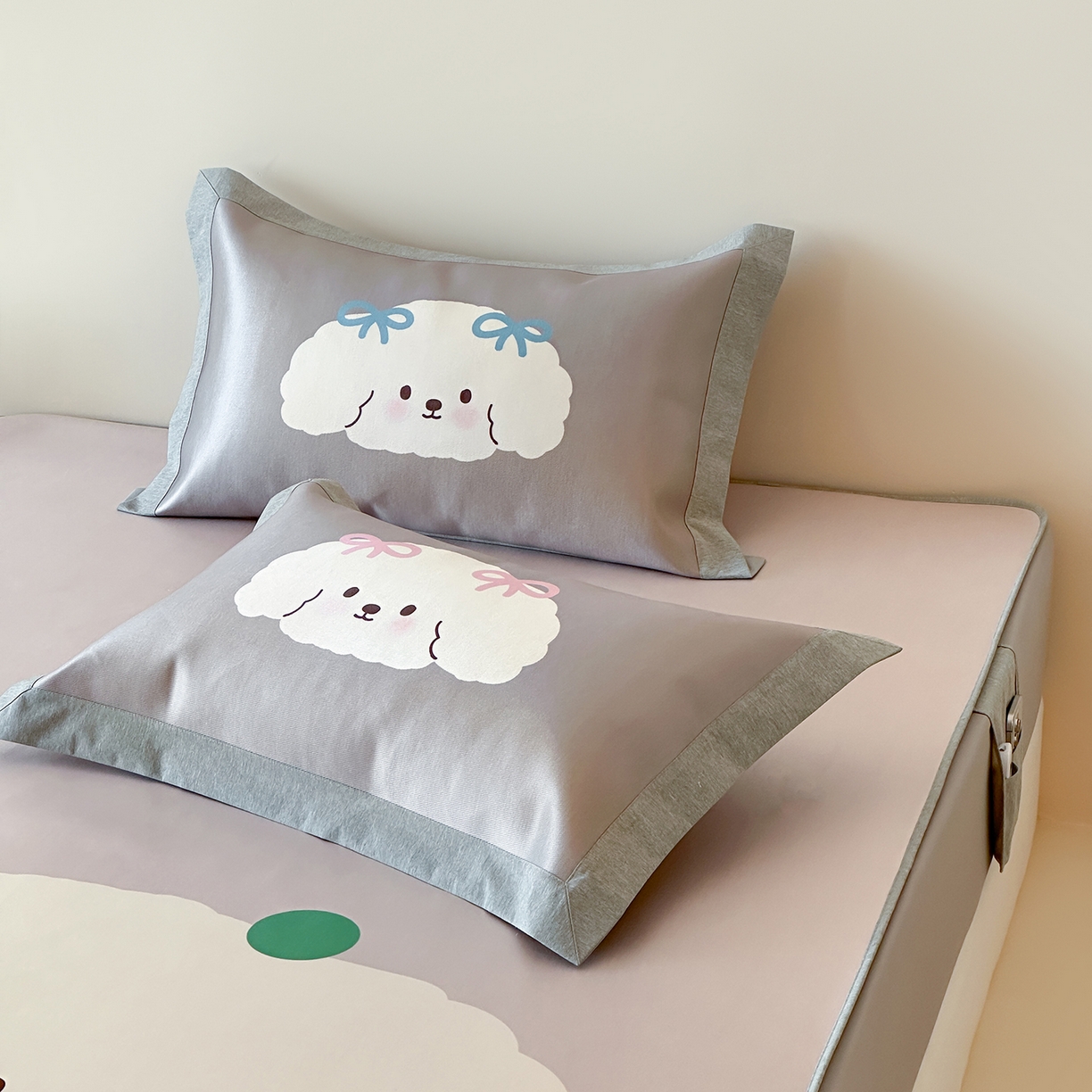 91家纺网 家纺一手货源 找家纺 JUICY 橘滋家纺 2026新款高端A类原创设计卡通数码印花冰丝席凉席 床笠款大耳朵腮红