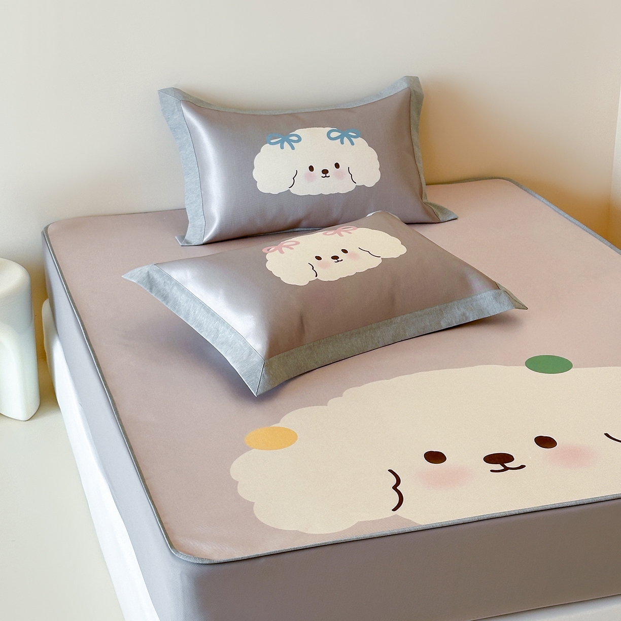 91家纺网 家纺一手货源 找家纺 JUICY 橘滋家纺 2026新款高端A类原创设计卡通数码印花冰丝席凉席 床笠款大耳朵腮红