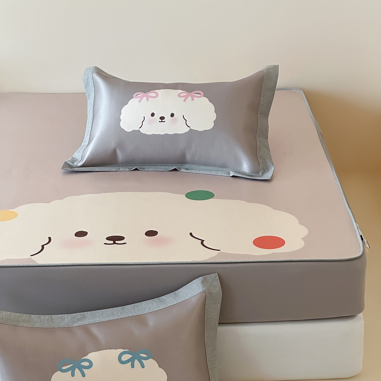 91家纺网 家纺一手货源 找家纺 JUICY 橘滋家纺 2026新款高端A类原创设计卡通数码印花冰丝席凉席 床笠款大耳朵腮红