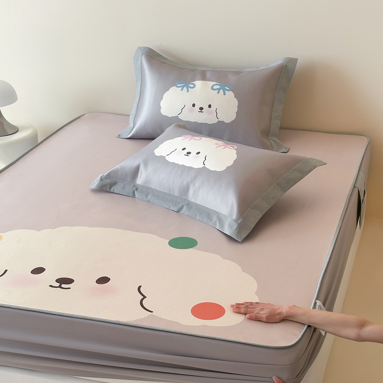 91家纺网 家纺一手货源 找家纺 JUICY 橘滋家纺 2026新款高端A类原创设计卡通数码印花冰丝席凉席 床笠款大耳朵腮红