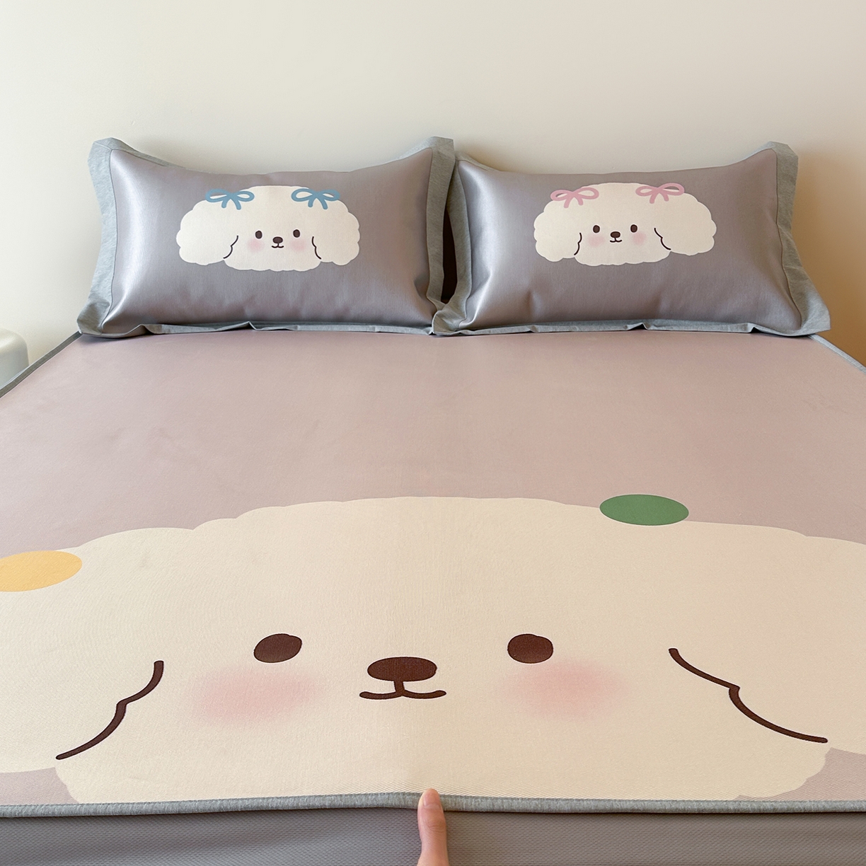 91家纺网 家纺一手货源 找家纺 JUICY 橘滋家纺 2026新款高端A类原创设计卡通数码印花冰丝席凉席 床笠款大耳朵腮红