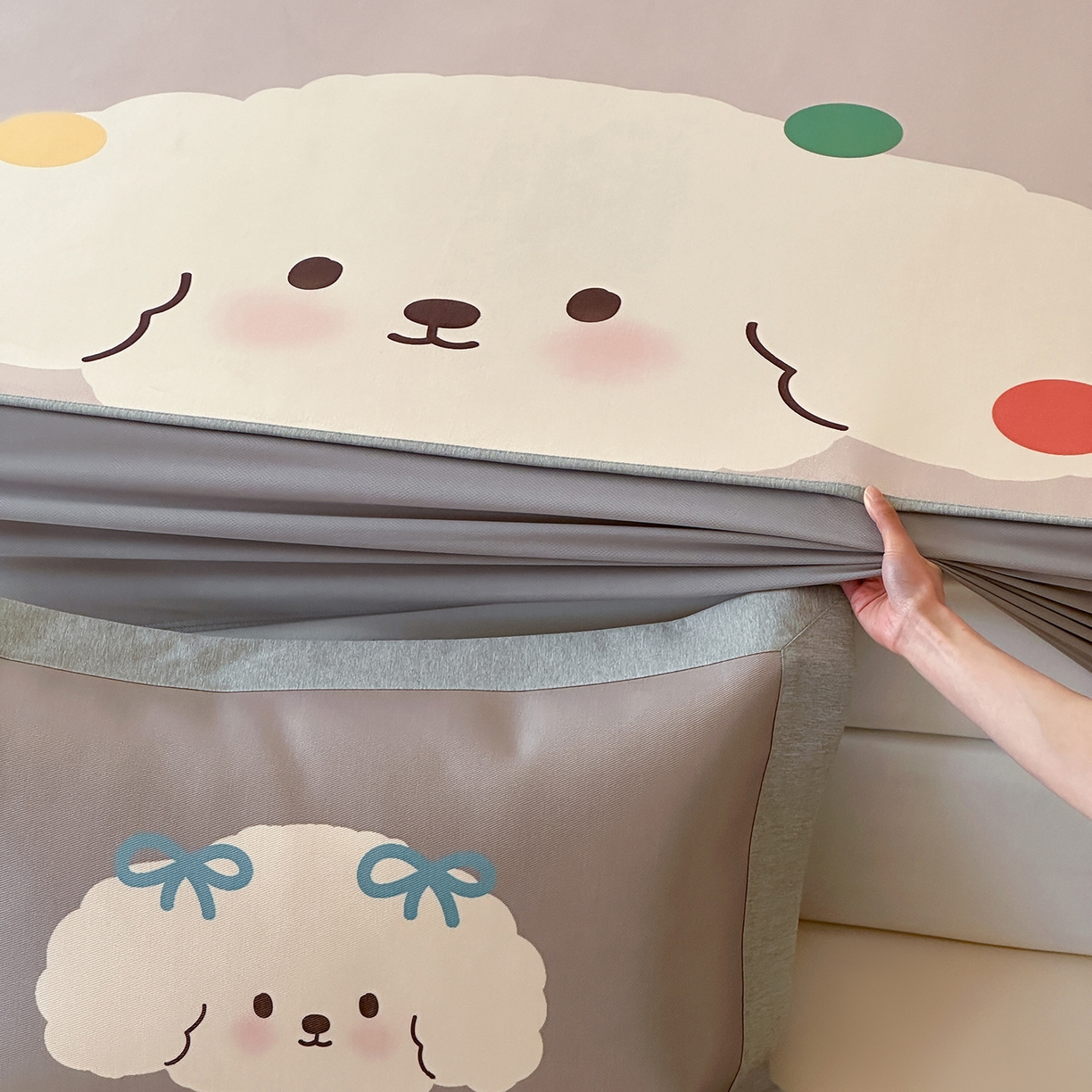 91家纺网 家纺一手货源 找家纺 JUICY 橘滋家纺 2026新款高端A类原创设计卡通数码印花冰丝席凉席 床笠款大耳朵腮红