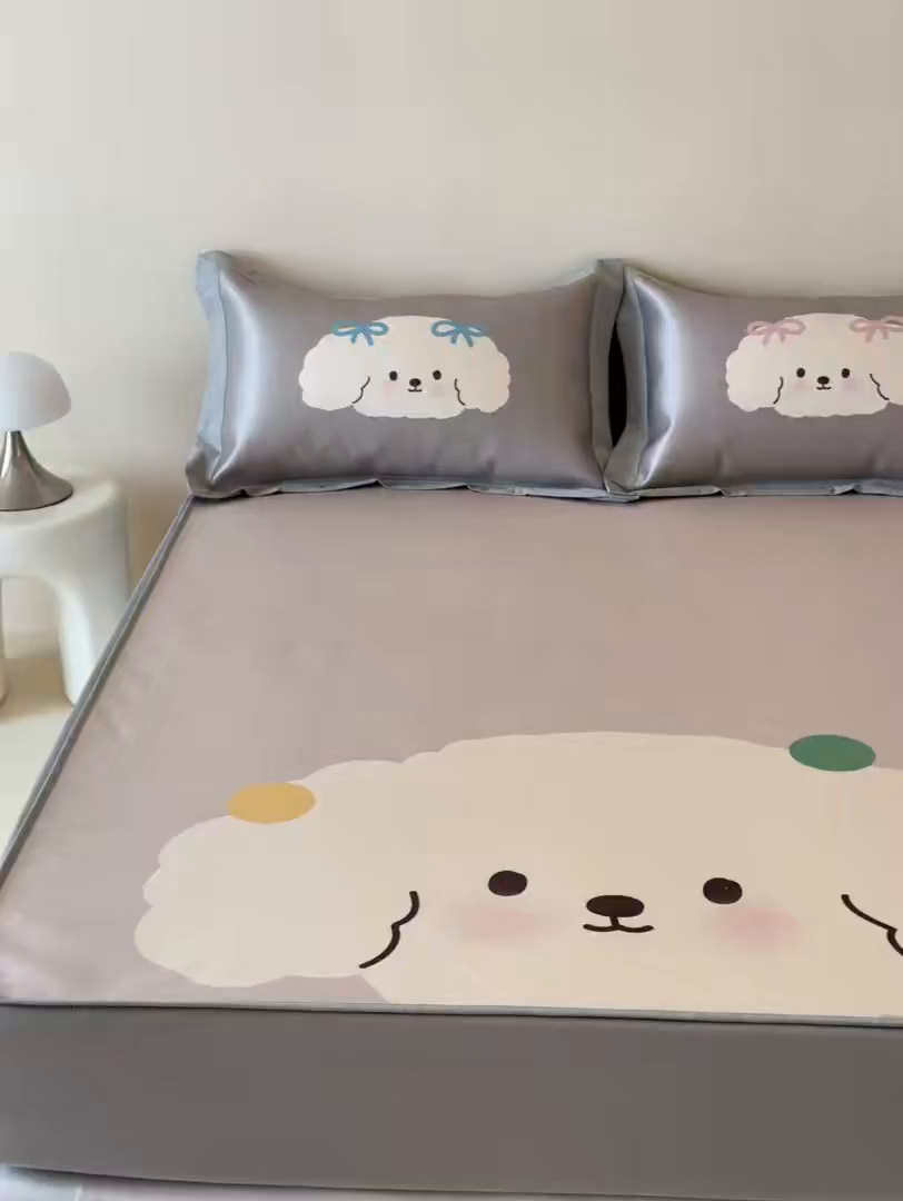 91家纺网 家纺一手货源 找家纺 JUICY 橘滋家纺 2026新款高端A类原创设计卡通数码印花冰丝席凉席 床笠款大耳朵腮红