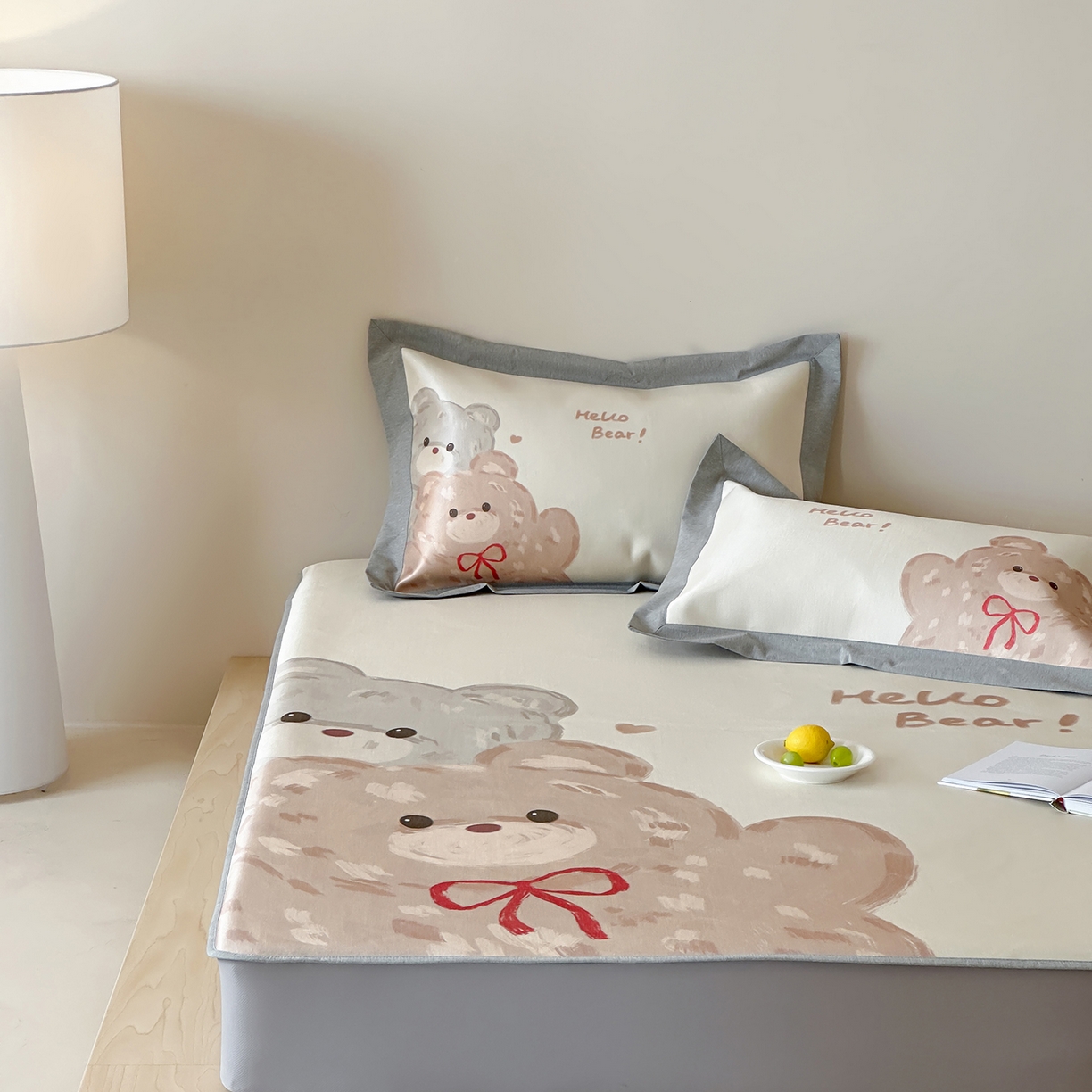 91家纺网 家纺一手货源 找家纺 JUICY 橘滋家纺 2026新款高端A类原创设计卡通数码印花冰丝席凉席 床笠款大眼熊仔