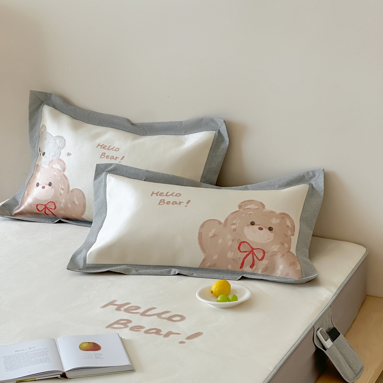 91家纺网 家纺一手货源 找家纺 JUICY 橘滋家纺 2026新款高端A类原创设计卡通数码印花冰丝席凉席 床笠款大眼熊仔