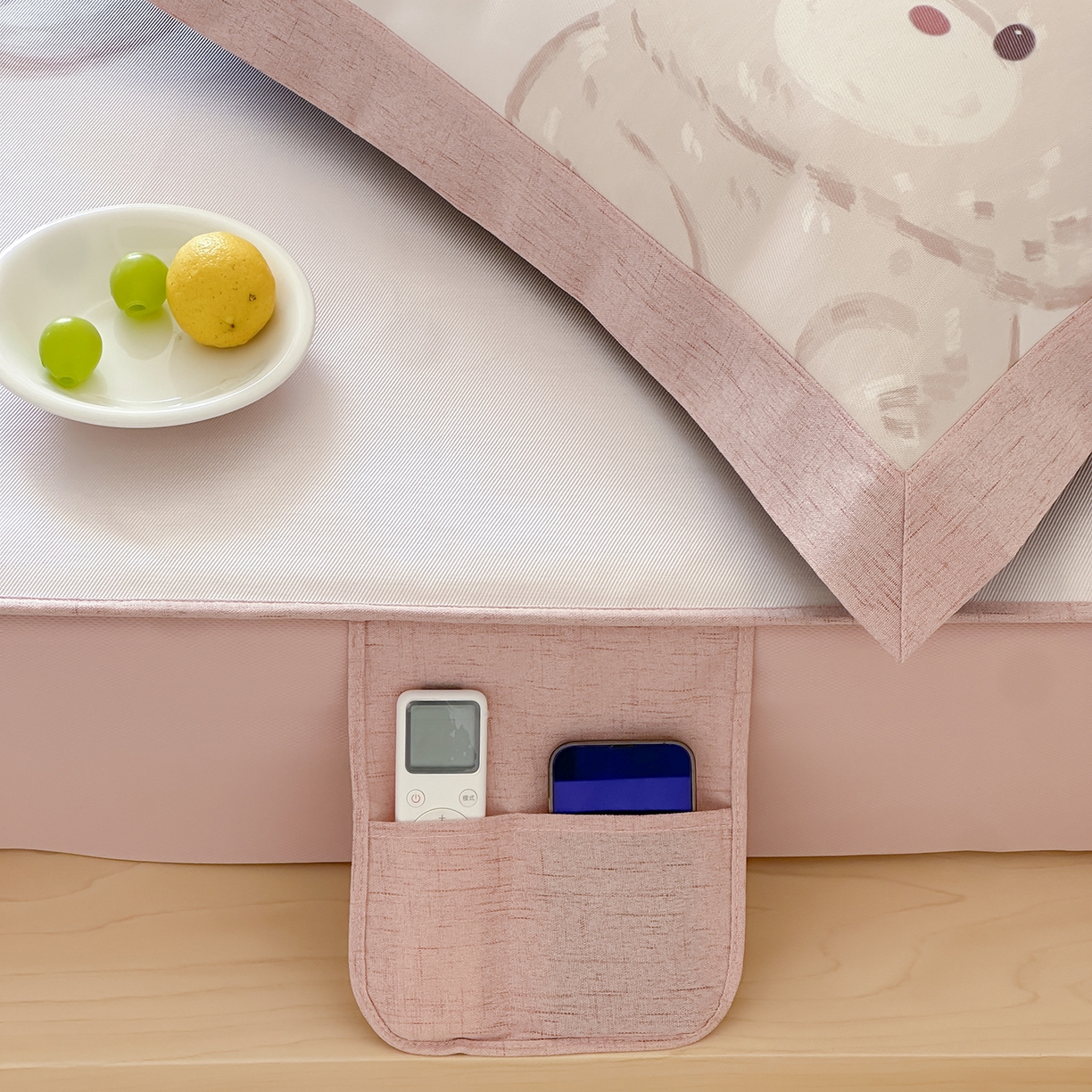 91家纺网 家纺一手货源 找家纺 JUICY 橘滋家纺 2026新款高端A类原创设计卡通数码印花冰丝席凉席 床笠款叠叠乐园