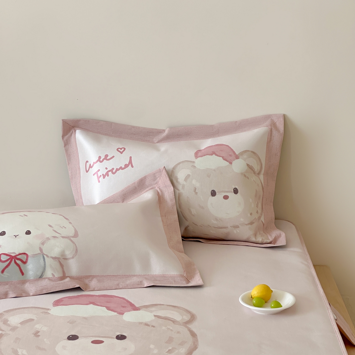 91家纺网 家纺一手货源 找家纺 JUICY 橘滋家纺 2026新款高端A类原创设计卡通数码印花冰丝席凉席 床笠款叠叠乐园