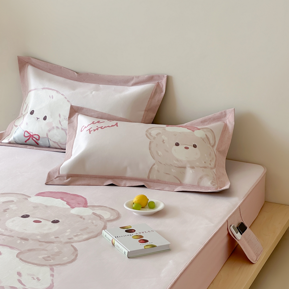 91家纺网 家纺一手货源 找家纺 JUICY 橘滋家纺 2026新款高端A类原创设计卡通数码印花冰丝席凉席 床笠款叠叠乐园