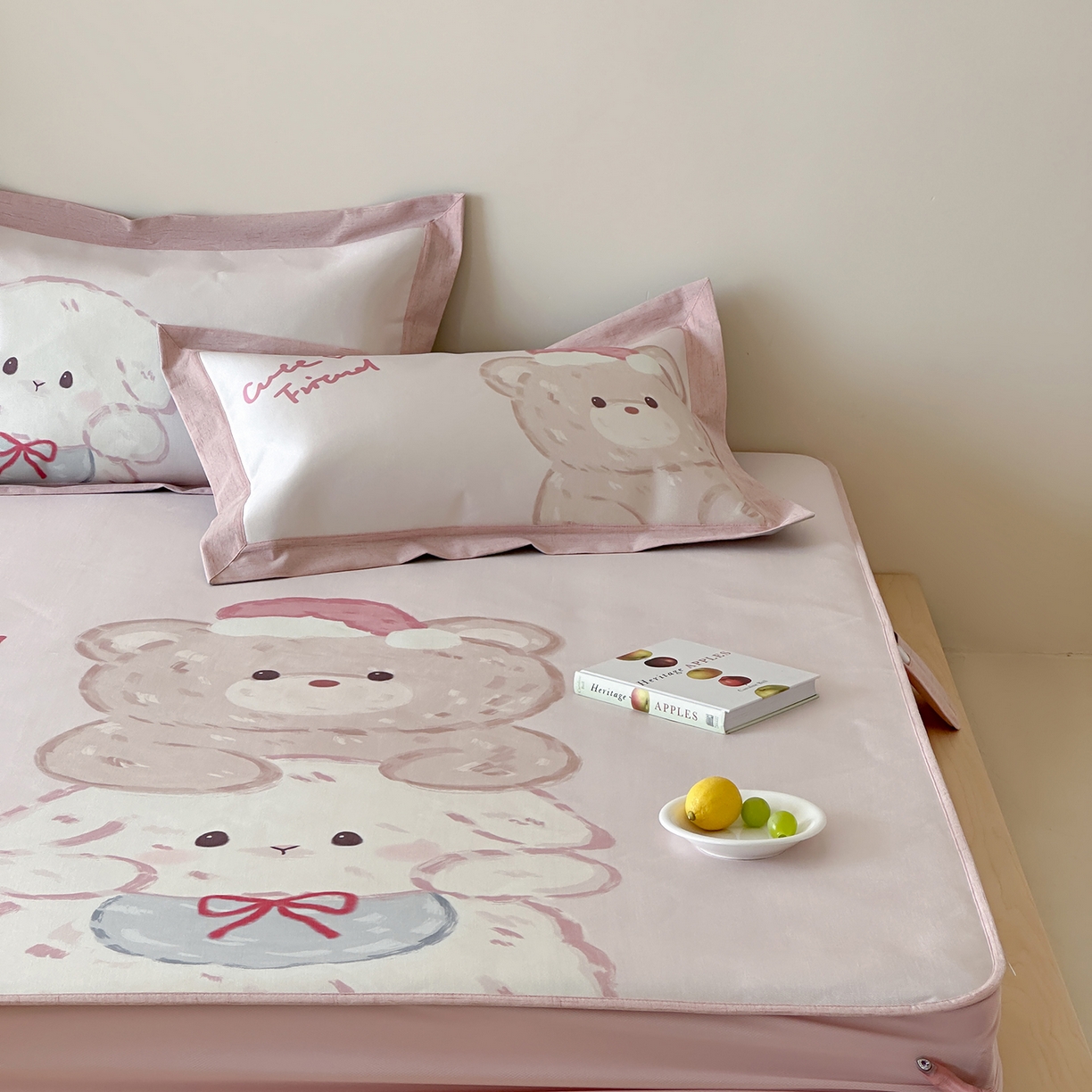 91家纺网 家纺一手货源 找家纺 JUICY 橘滋家纺 2026新款高端A类原创设计卡通数码印花冰丝席凉席 床笠款叠叠乐园