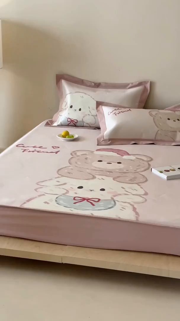 91家纺网 家纺一手货源 找家纺 JUICY 橘滋家纺 2026新款高端A类原创设计卡通数码印花冰丝席凉席 床笠款叠叠乐园