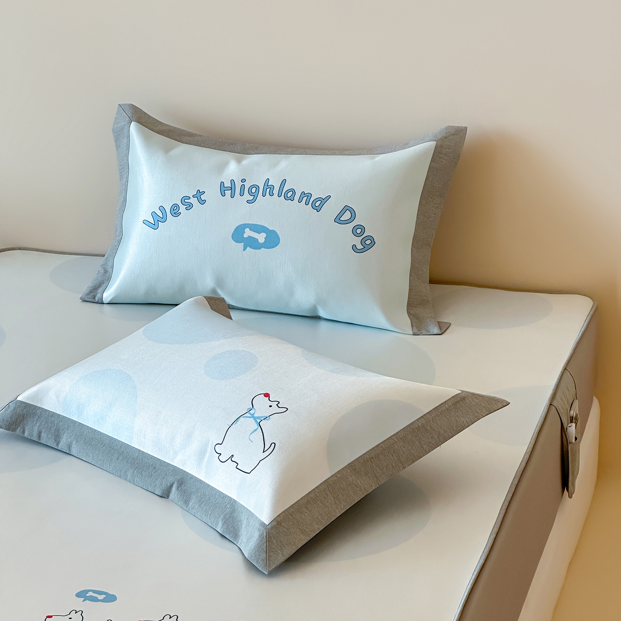 91家纺网 家纺一手货源 找家纺 JUICY 橘滋家纺 2026新款高端A类原创设计卡通数码印花冰丝席凉席 床笠款海岸线圆舞曲