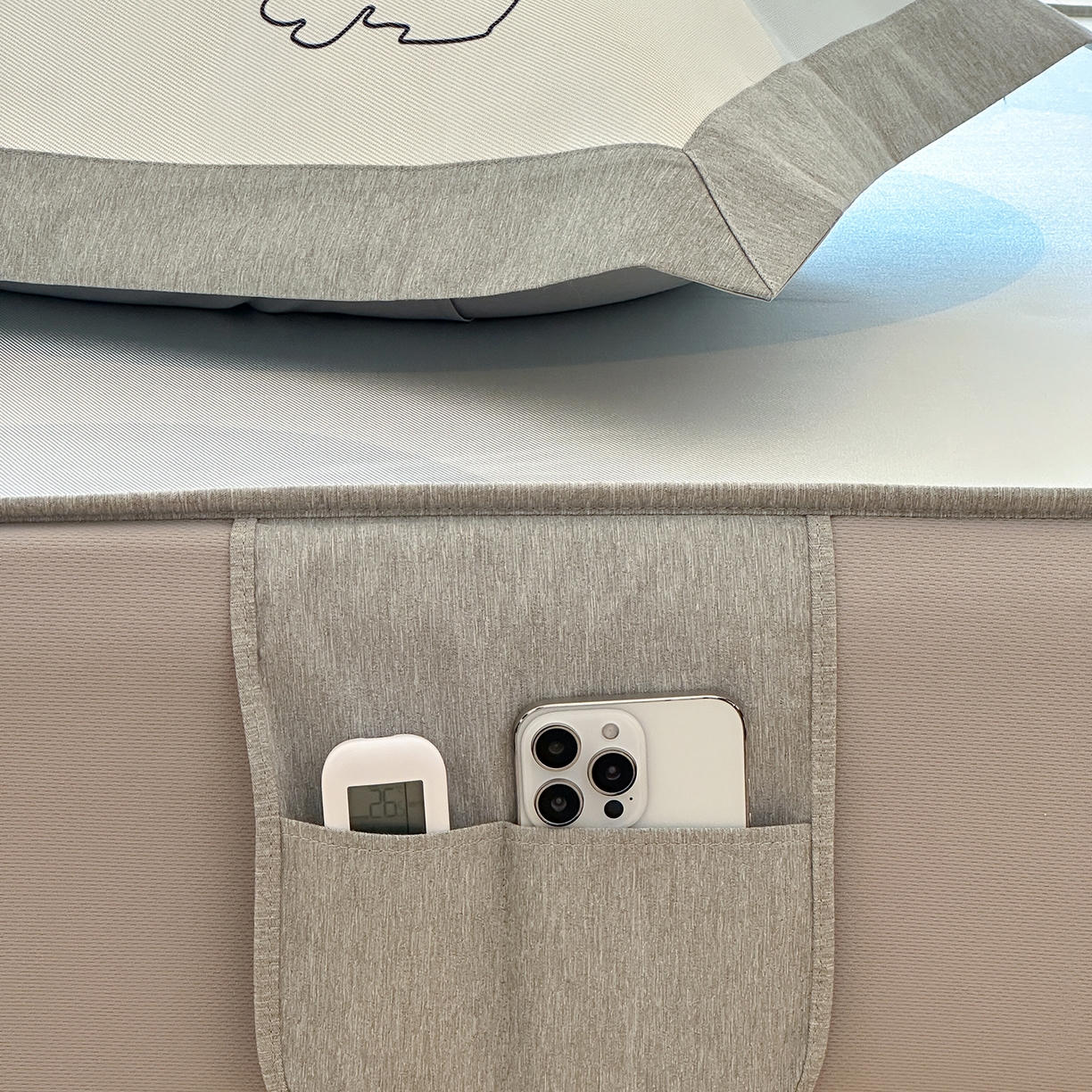 91家纺网 家纺一手货源 找家纺 JUICY 橘滋家纺 2026新款高端A类原创设计卡通数码印花冰丝席凉席 床笠款海岸线圆舞曲