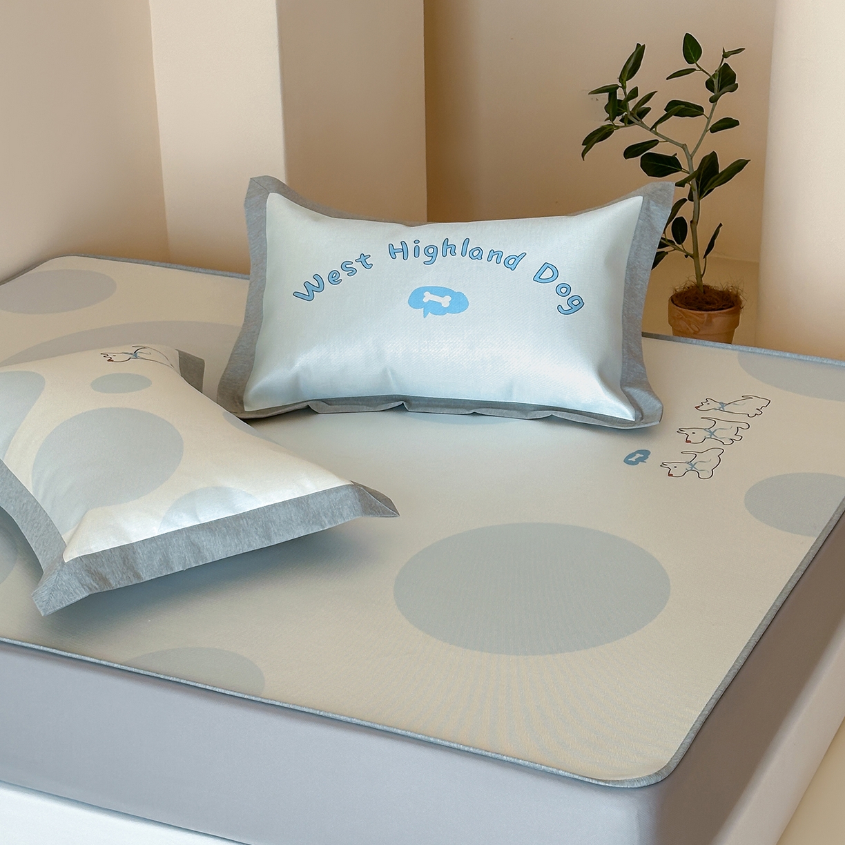 91家纺网 家纺一手货源 找家纺 JUICY 橘滋家纺 2026新款高端A类原创设计卡通数码印花冰丝席凉席 床笠款海岸线圆舞曲