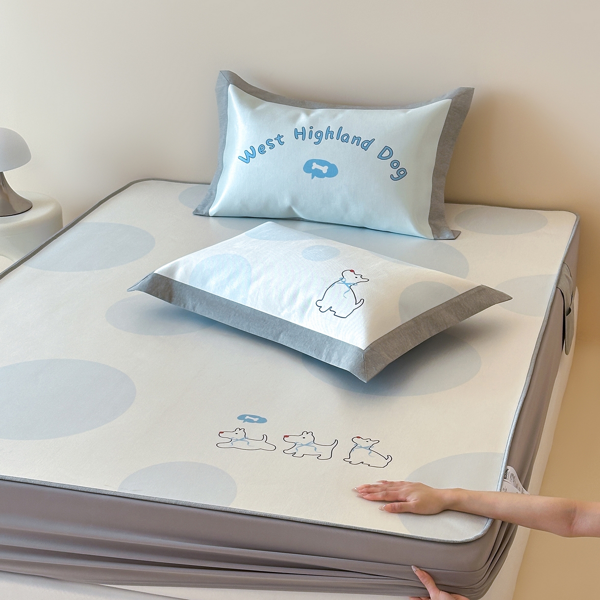 91家纺网 家纺一手货源 找家纺 JUICY 橘滋家纺 2026新款高端A类原创设计卡通数码印花冰丝席凉席 床笠款海岸线圆舞曲