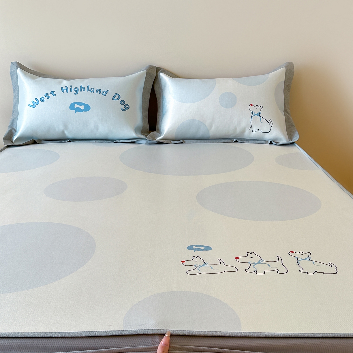 91家纺网 家纺一手货源 找家纺 JUICY 橘滋家纺 2026新款高端A类原创设计卡通数码印花冰丝席凉席 床笠款海岸线圆舞曲