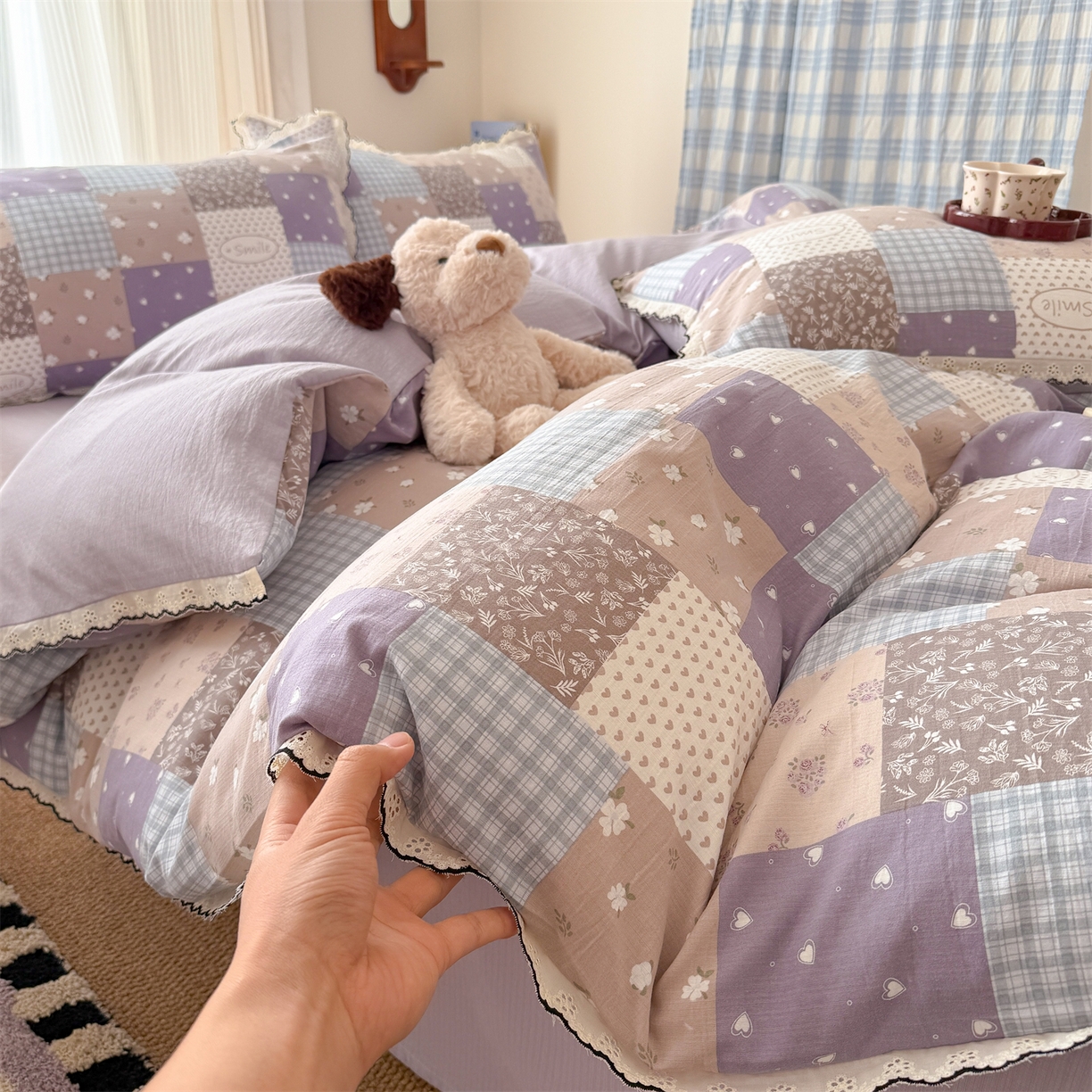 91家纺网 家纺一手货源 找家纺 温眠家纺 2026新款针织提花双层纱全棉蕾丝花边四件套 花田紫