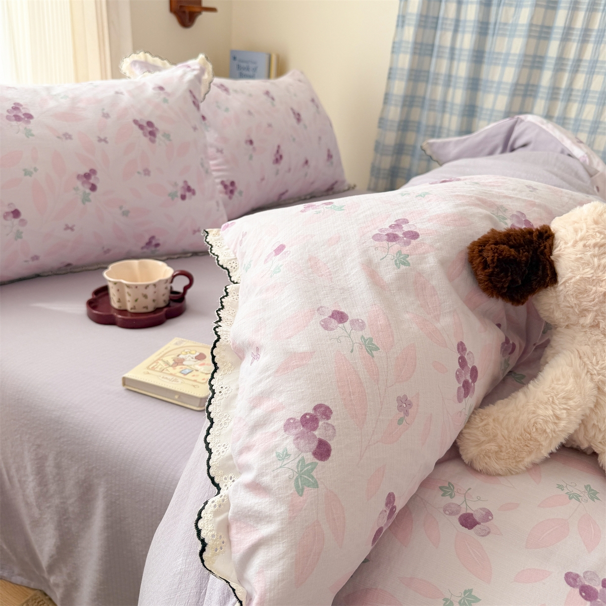 91家纺网 家纺一手货源 找家纺 温眠家纺 2026新款针织提花双层纱全棉蕾丝花边四件套 乌梅子酱