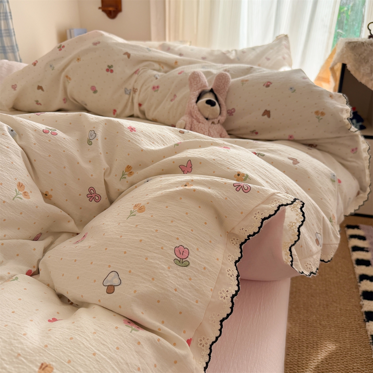 91家纺网 家纺一手货源 找家纺 温眠家纺 2026新款针织提花双层纱全棉蕾丝花边四件套 夏之物语