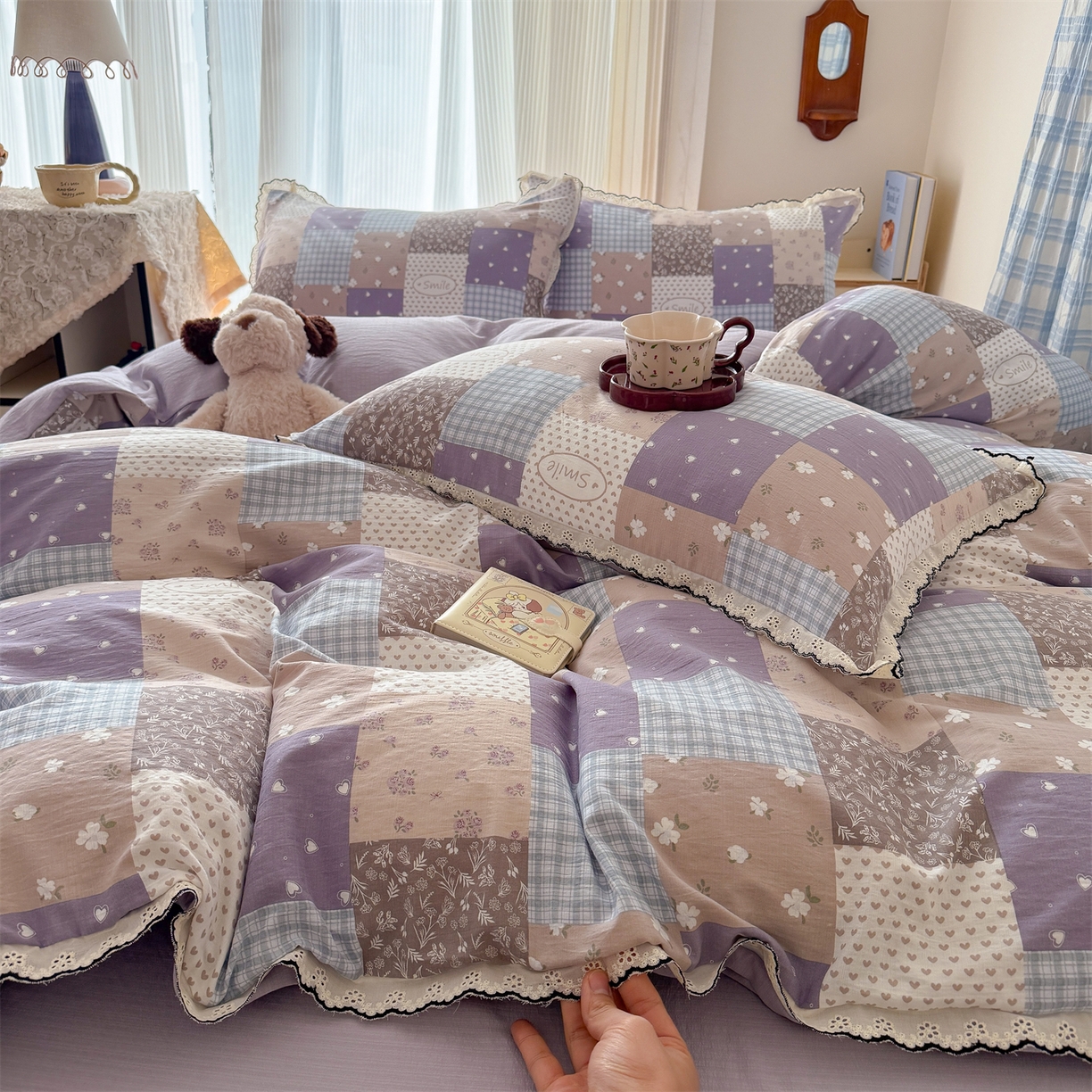 91家纺网 家纺一手货源 找家纺 温眠家纺 2026新款针织提花双层纱全棉蕾丝花边四件套 花田紫