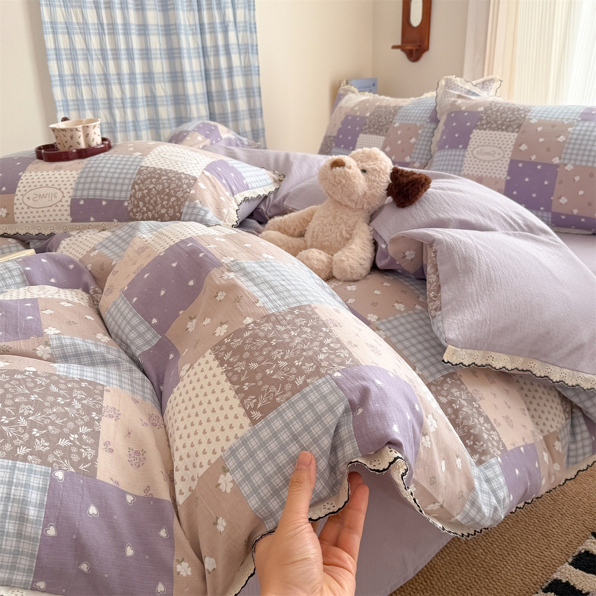 91家纺网 家纺一手货源 找家纺 温眠家纺 2026新款针织提花双层纱全棉蕾丝花边四件套 花田紫