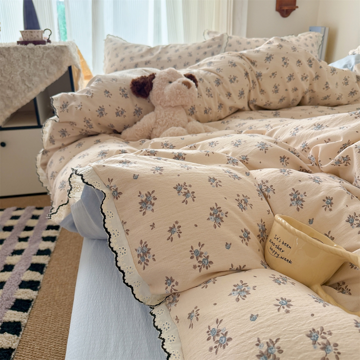 91家纺网 家纺一手货源 找家纺 温眠家纺 2026新款针织提花双层纱全棉蕾丝花边四件套 墨蓝