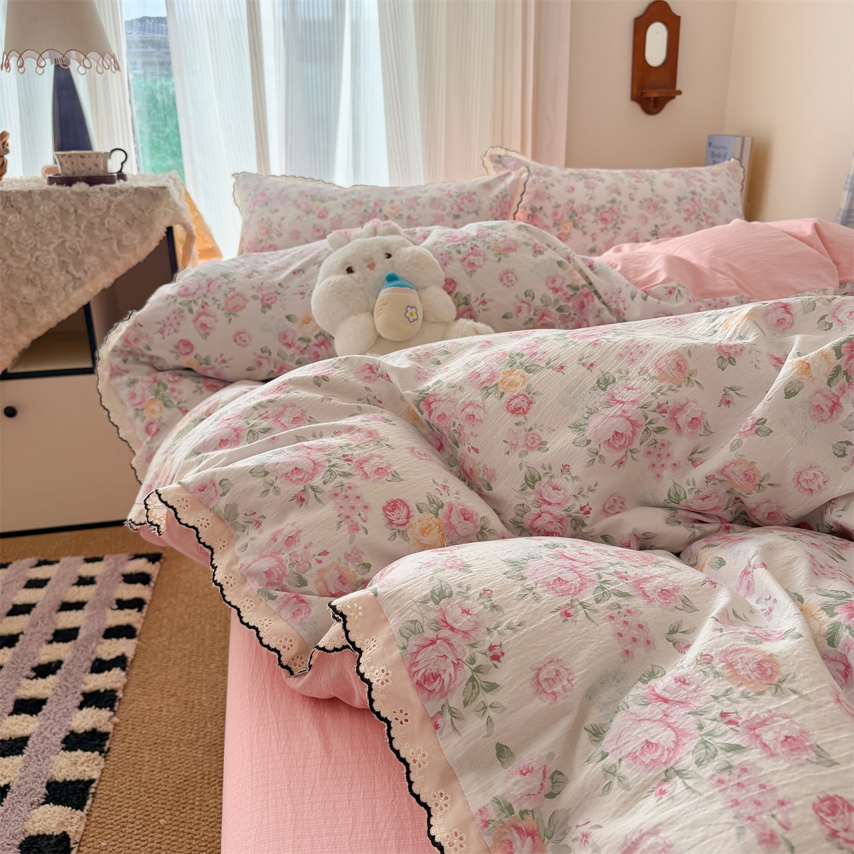 91家纺网 家纺一手货源 找家纺 温眠家纺 2026新款针织提花双层纱全棉蕾丝花边四件套 阳光花絮