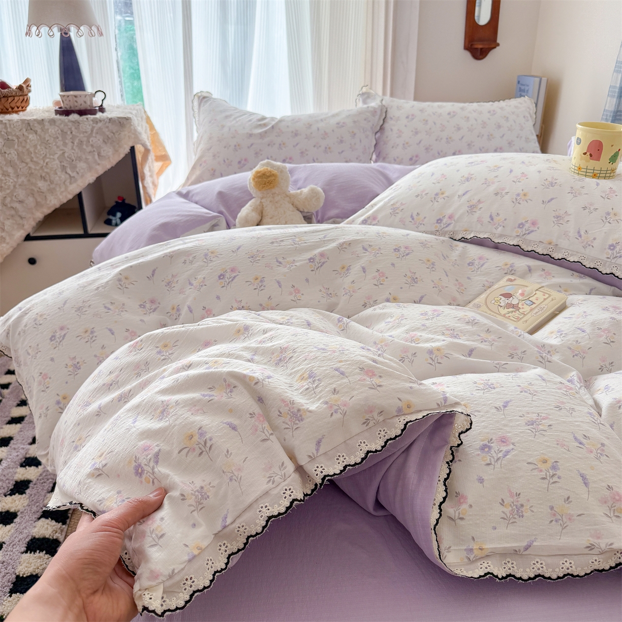 91家纺网 家纺一手货源 找家纺 温眠家纺 2026新款针织提花双层纱全棉蕾丝花边四件套 薰衣草