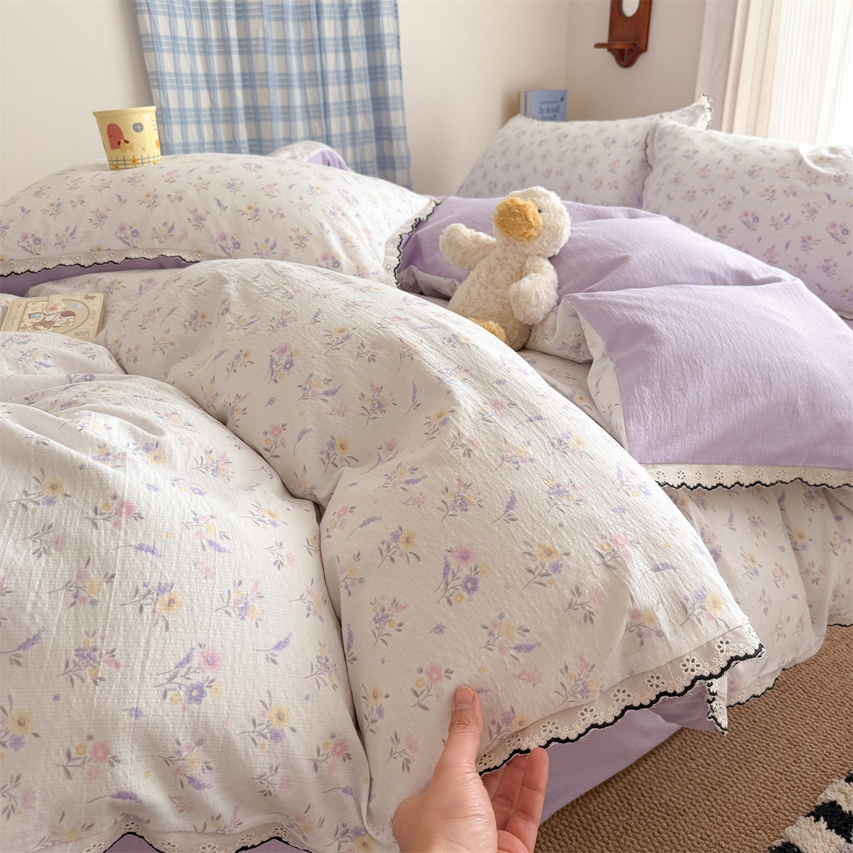 91家纺网 家纺一手货源 找家纺 温眠家纺 2026新款针织提花双层纱全棉蕾丝花边四件套 薰衣草