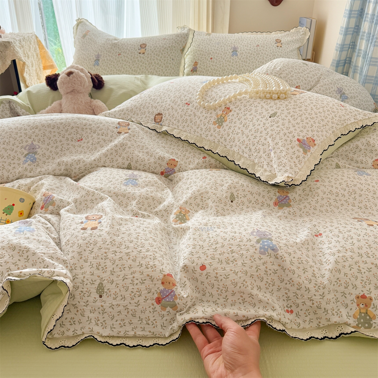 91家纺网 家纺一手货源 找家纺 温眠家纺 2026新款针织提花双层纱全棉蕾丝花边四件套 软萌可可