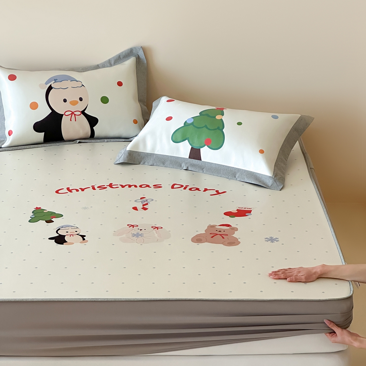 91家纺网 家纺一手货源 找家纺 JUICY 橘滋家纺 2026新款高端A类原创设计卡通数码印花冰丝席凉席 床笠款圣诞日记