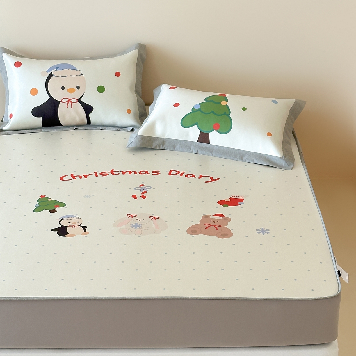 91家纺网 家纺一手货源 找家纺 JUICY 橘滋家纺 2026新款高端A类原创设计卡通数码印花冰丝席凉席 床笠款圣诞日记