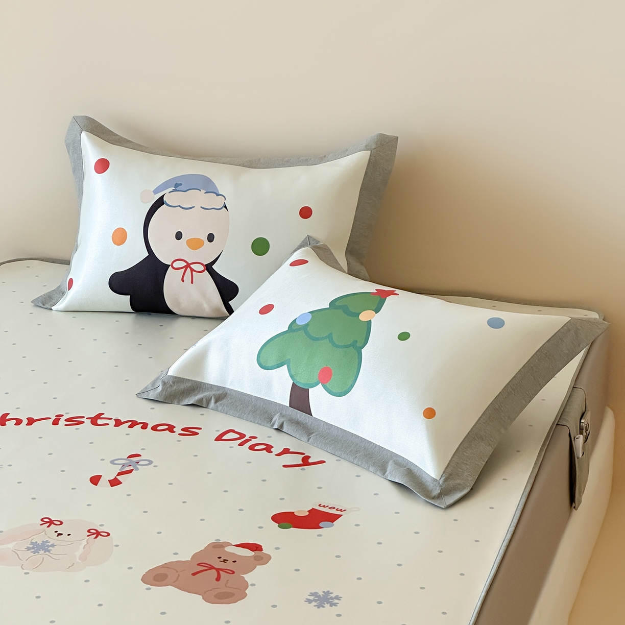 91家纺网 家纺一手货源 找家纺 JUICY 橘滋家纺 2026新款高端A类原创设计卡通数码印花冰丝席凉席 床笠款圣诞日记