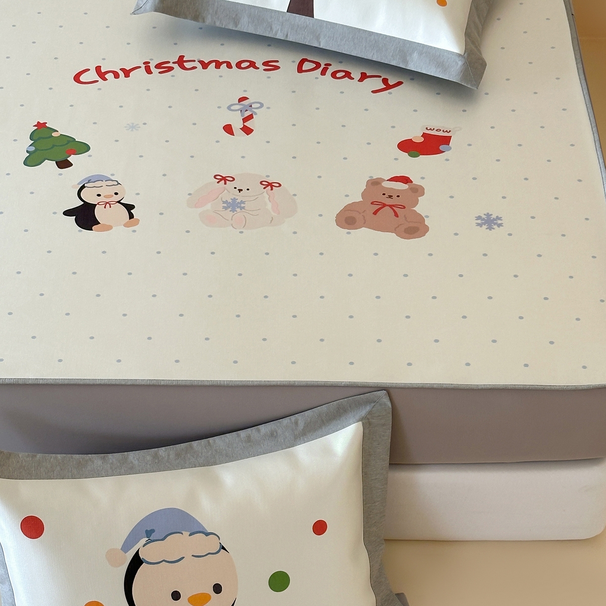 91家纺网 家纺一手货源 找家纺 JUICY 橘滋家纺 2026新款高端A类原创设计卡通数码印花冰丝席凉席 床笠款圣诞日记