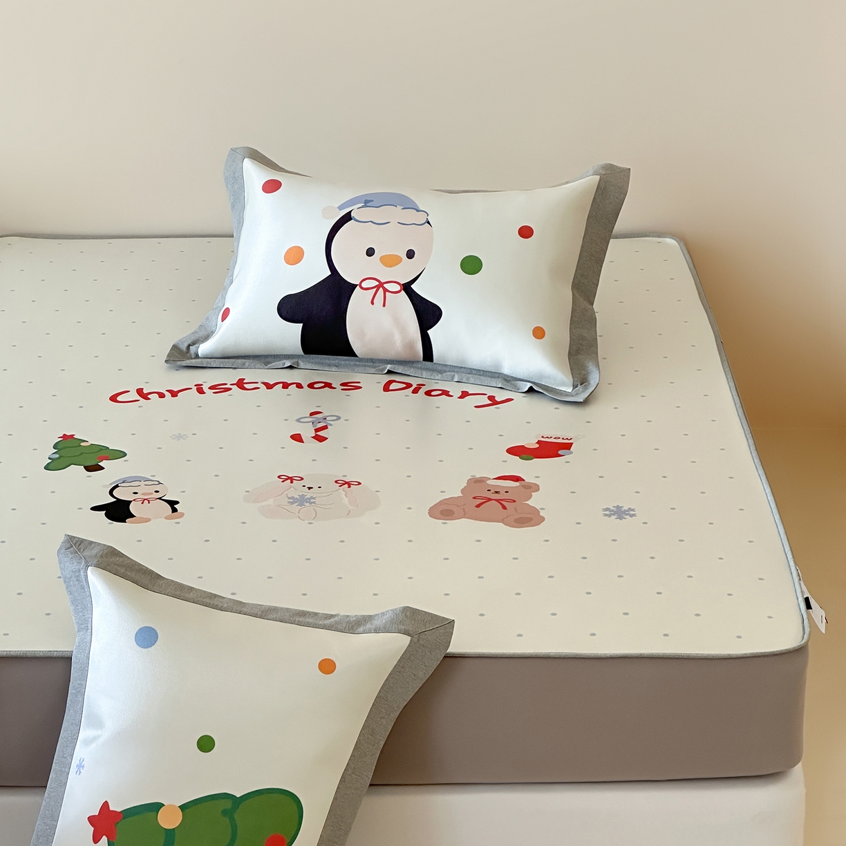 91家纺网 家纺一手货源 找家纺 JUICY 橘滋家纺 2026新款高端A类原创设计卡通数码印花冰丝席凉席 床笠款圣诞日记