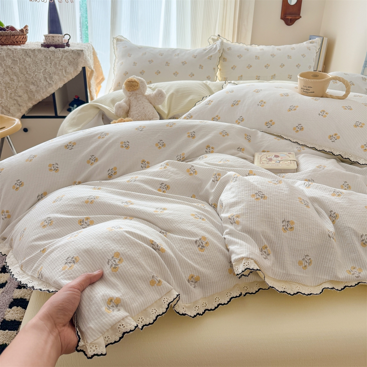 91家纺网 家纺一手货源 找家纺 温眠家纺 2026新款针织提花双层纱全棉蕾丝花边四件套 秋之恋