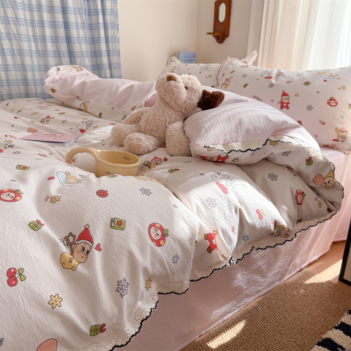 91家纺网 家纺一手货源 找家纺 温眠家纺 2026新款针织提花双层纱全棉蕾丝花边四件套 苹果星人