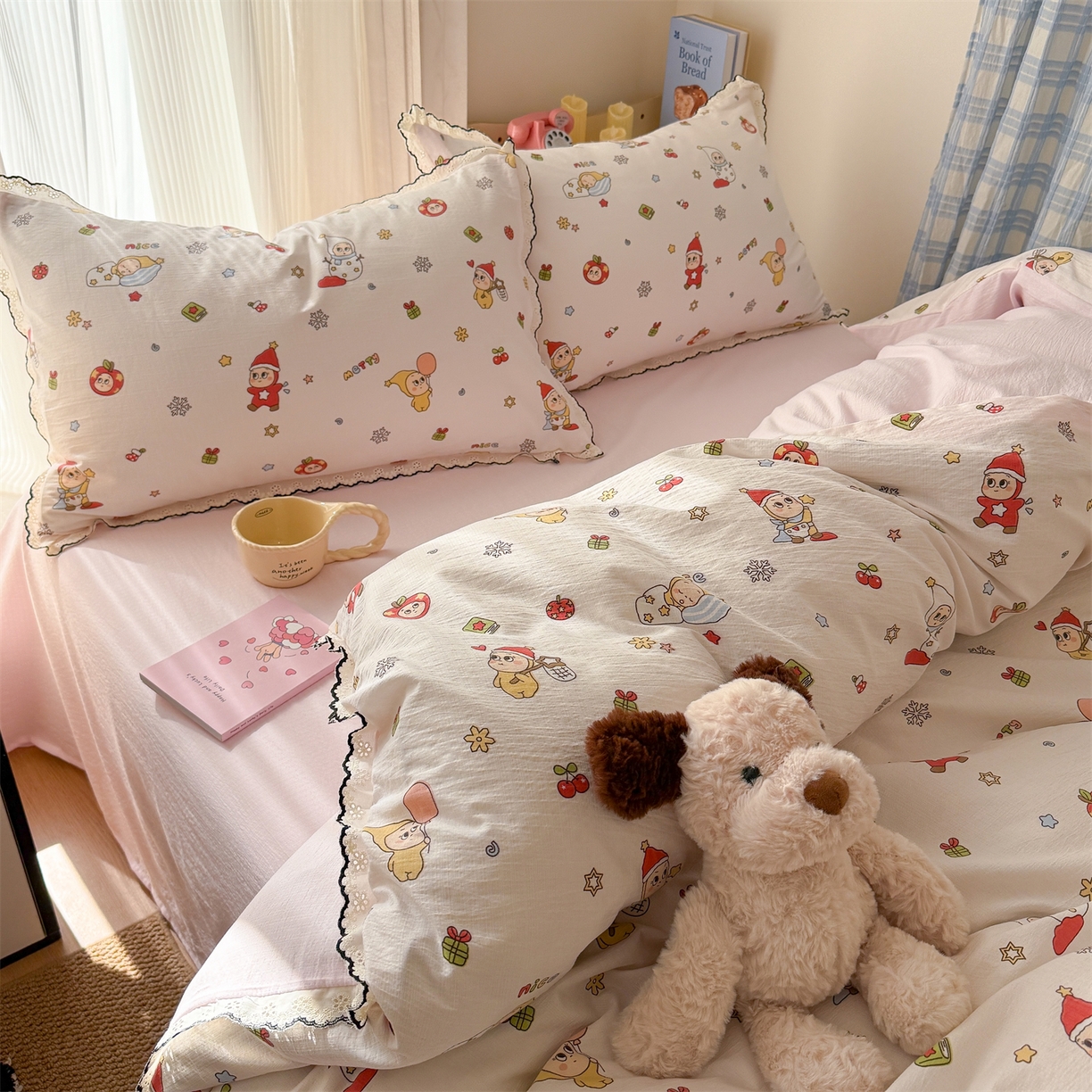 91家纺网 家纺一手货源 找家纺 温眠家纺 2026新款针织提花双层纱全棉蕾丝花边四件套 苹果星人