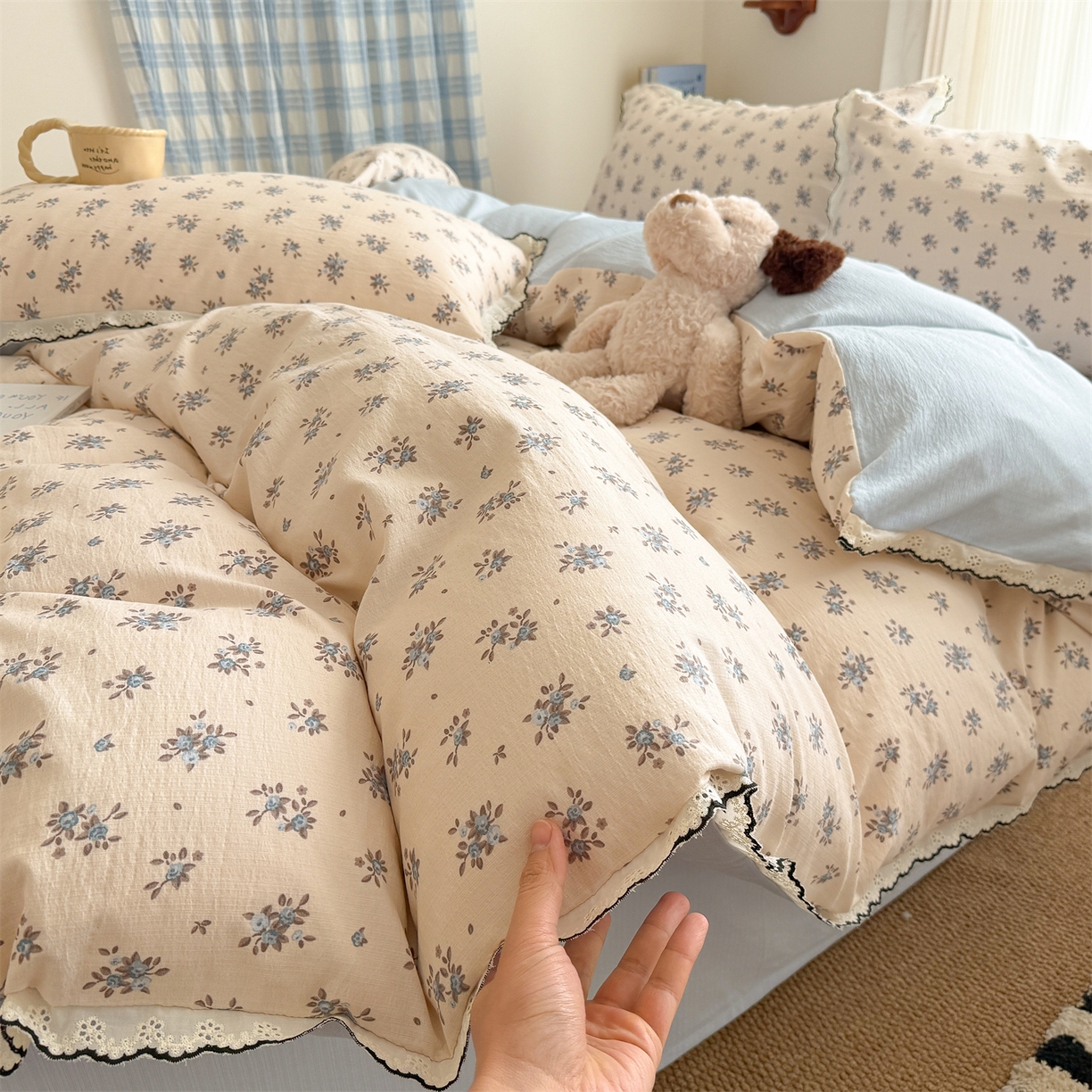 91家纺网 家纺一手货源 找家纺 温眠家纺 2026新款针织提花双层纱全棉蕾丝花边四件套 墨蓝