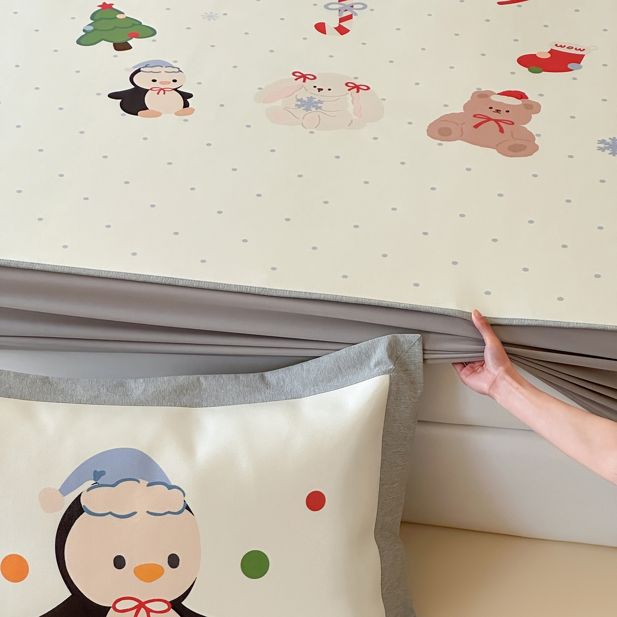 91家纺网 家纺一手货源 找家纺 JUICY 橘滋家纺 2026新款高端A类原创设计卡通数码印花冰丝席凉席 床笠款圣诞日记