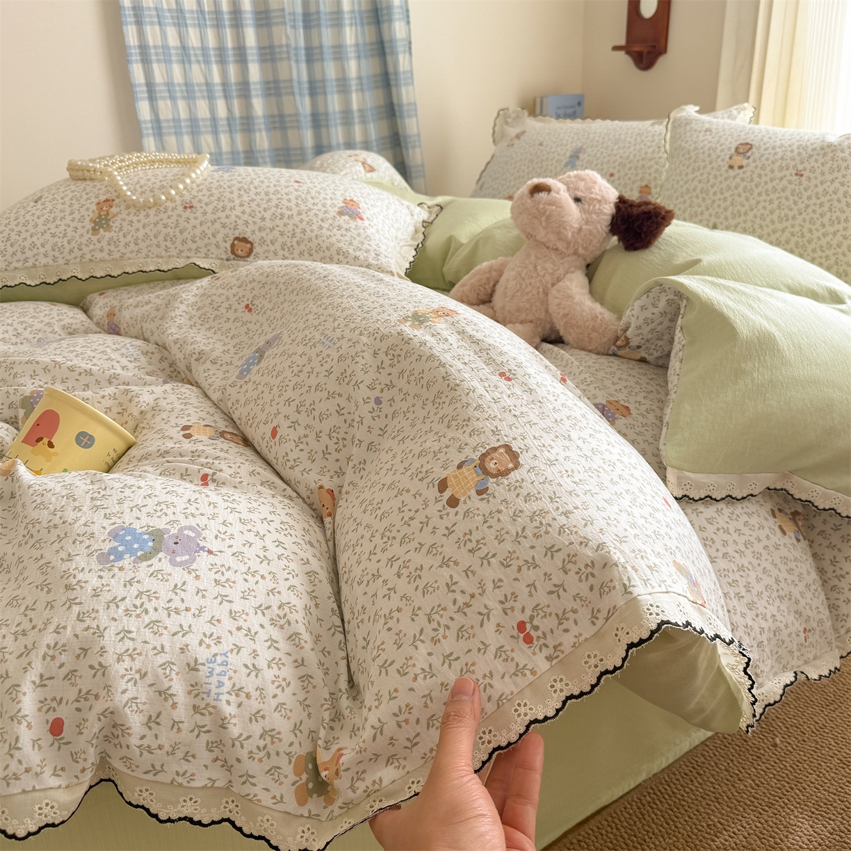 91家纺网 家纺一手货源 找家纺 温眠家纺 2026新款针织提花双层纱全棉蕾丝花边四件套 软萌可可